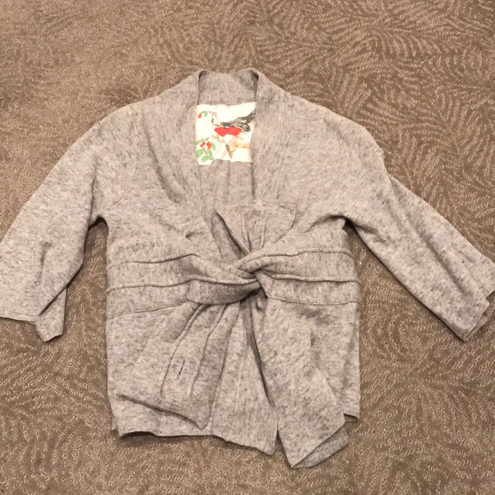 Robin sweater twist front